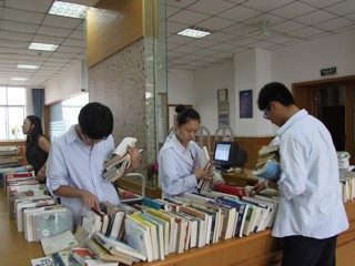 20120926AP志愿者社团组织图书馆志工活动