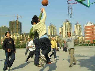 20090330少一（3）与少二（1）举行篮球友谊赛