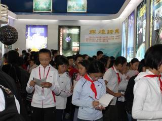 20091027少年部赴江阴“远望号”开展社会实践活动