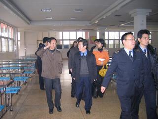 20090305省、市卫生监督所来我校视察工作