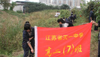 高二（7）班体验劳动，收获蔬菜