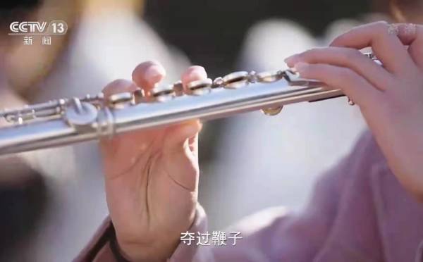 顾景佳：《唱支山歌给党听》
