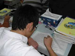 20081209我校举行学生学法考试