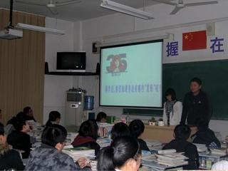 20090303我校开展“重温雷锋精神，争当文明学生”主题班团活动