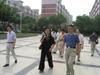 20090628无锡市学校管理中心领导来校调研学校寄宿管理