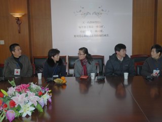 20090113张映雪副区长一行送温暖给病患孩子
