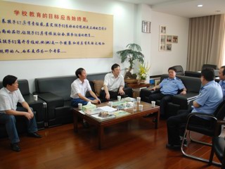 20090909市、区公安局等领导慰问天一教师