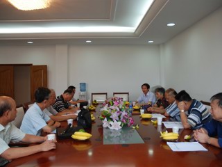 20090928天一中学开展国庆走访慰问及座谈活动