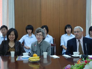 20091109美国教育部副部长到天一考察交流