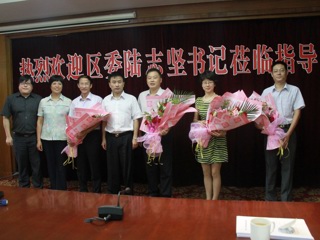 20120907区委书记陆志坚等领导走访慰问天一教师