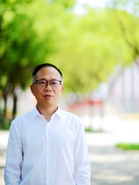 江苏省天一中学副校长陆锋磊
