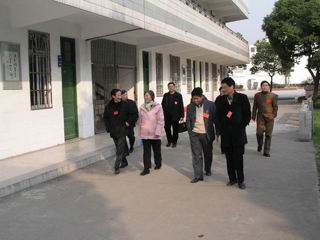 2003年12月13日省招生办主任来我校检查综合考试情况