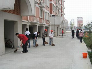 20080306我校学生会干部组织开展学雷锋活动