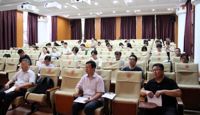 教师论文写作“三维”视界：孟晓东副局长为高三骨干教师讲学