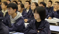 南大惠鹤九教授重返母校宣讲月球