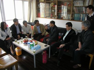 20080429朱区长慰问天一中学盛福清老书记