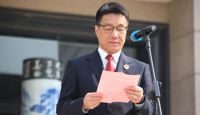 我校法制副校长——锡山区检察院王卫检察长做法制讲座