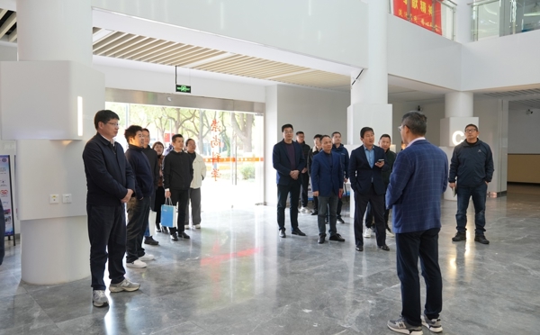 义乌市教育代表团一行来校交流