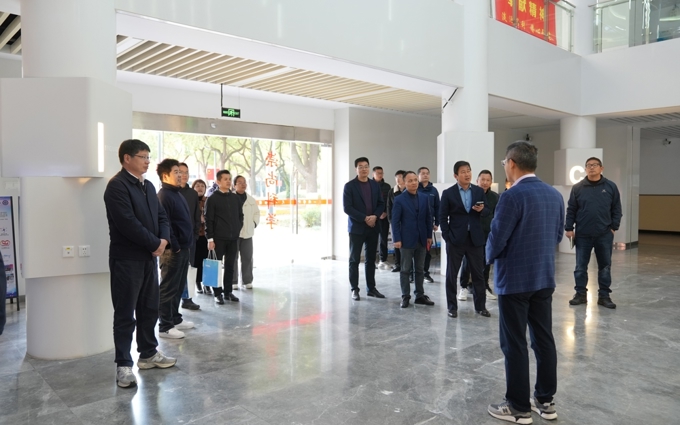 义乌市教育代表团一行来校交流