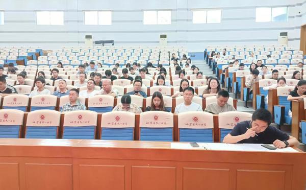 江苏省天一中学召开全校值勤教师安全工作会议