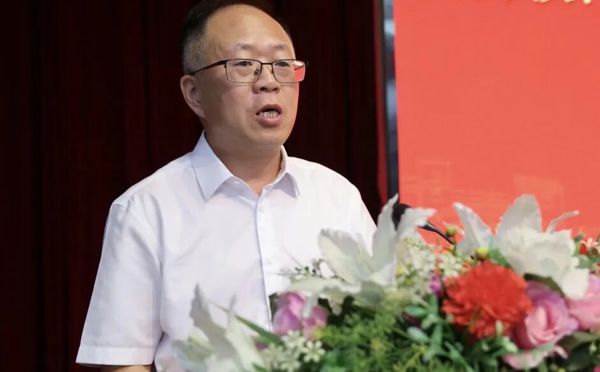 天一中学召开全体教职工大会