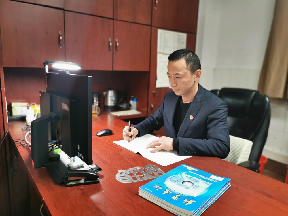 查晓东